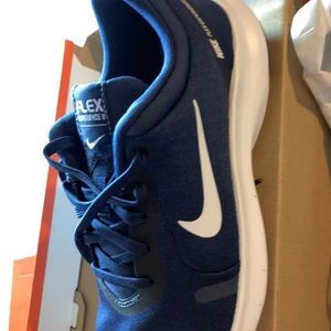 New nike flex experience running shoes size 8